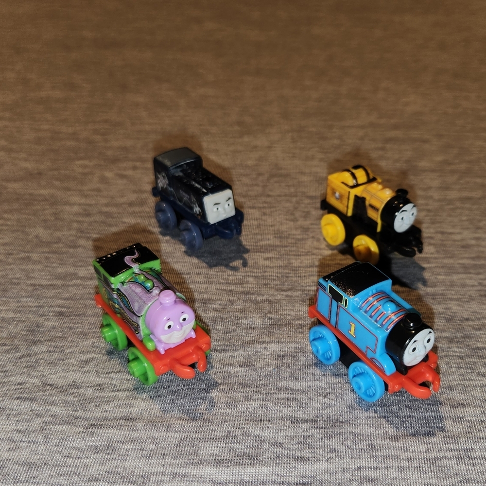 Thomas & Friends Mini Toy Train Set